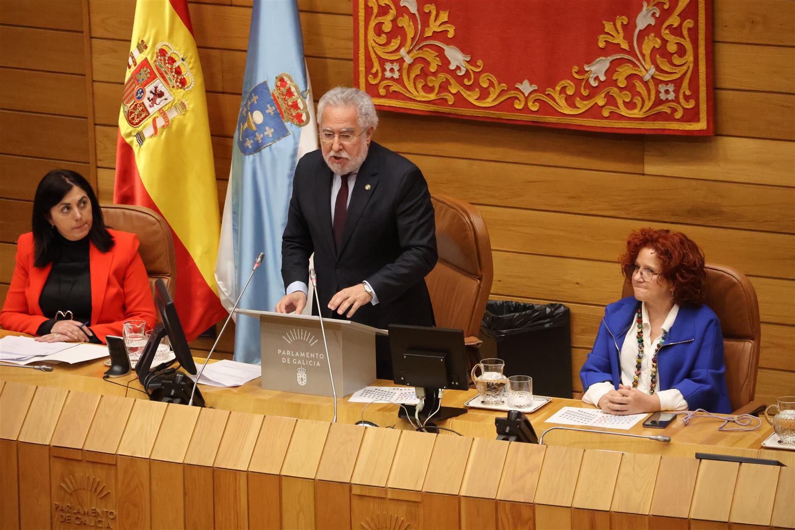 Foto da noticia: Santalices anima a blindar o Parlamento de Galicia fronte á “convulsión” na procura dunha “política útil” para a xente 